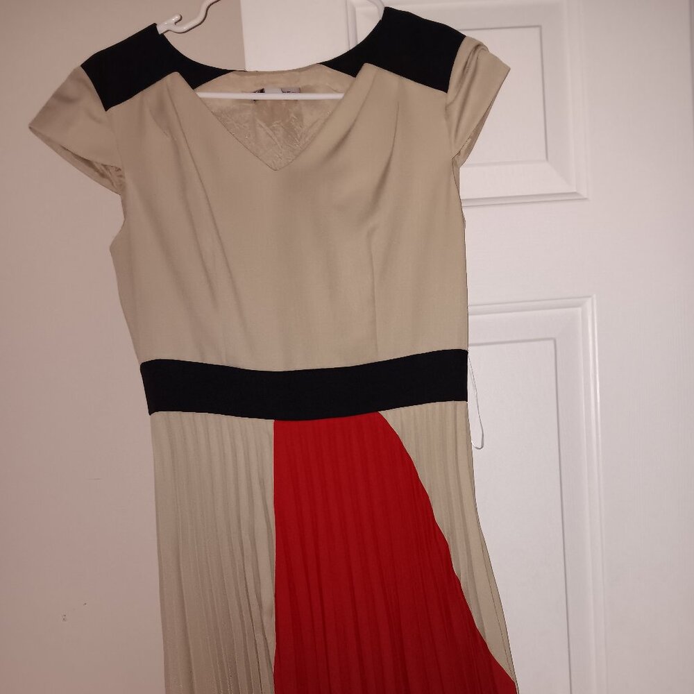 Leslie Fay Cap sleeve dress in red, tan/beige and black
